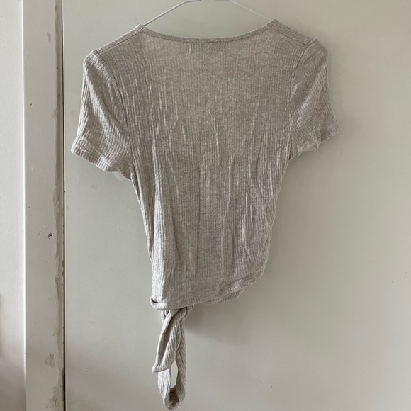 Creme coloured knit cropped top - Picture 3 of 3